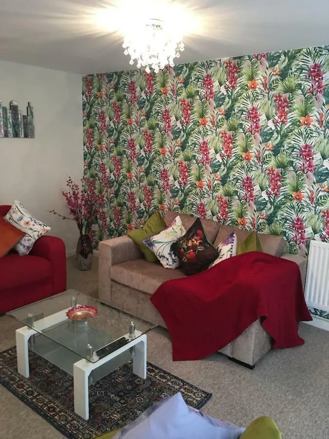 Homely & Cosy 3 Bed Birch Close House With Free Parking, Garden & Sleeps 8 Кембридж Великобритания