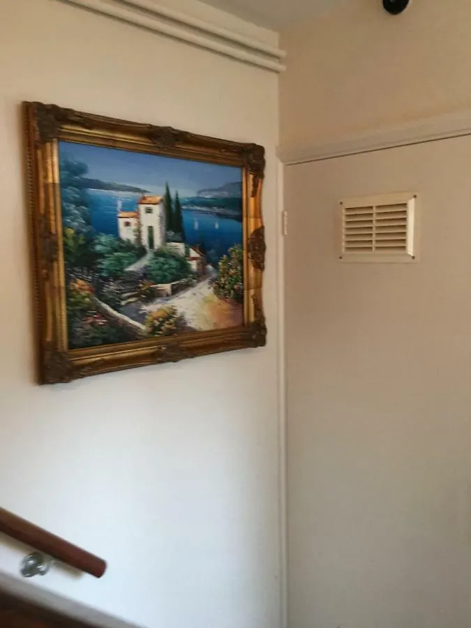 Homely & Cosy 3 Bed Birch Close House With Free Parking, Garden & Sleeps 8 Кембридж 0*,  Великобритания